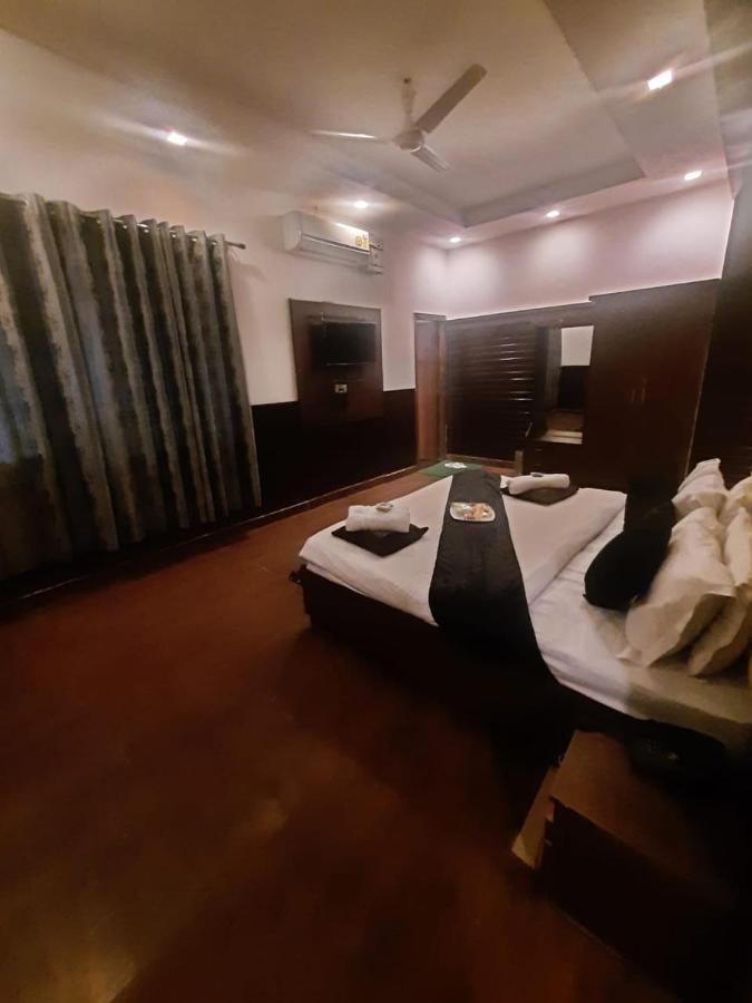 Kartikay Hotel Hisar Bagian luar foto