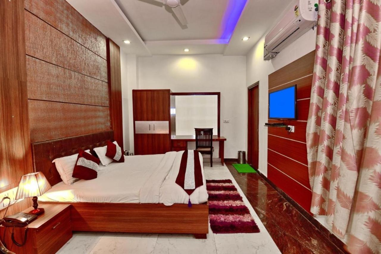 Kartikay Hotel Hisar Bagian luar foto