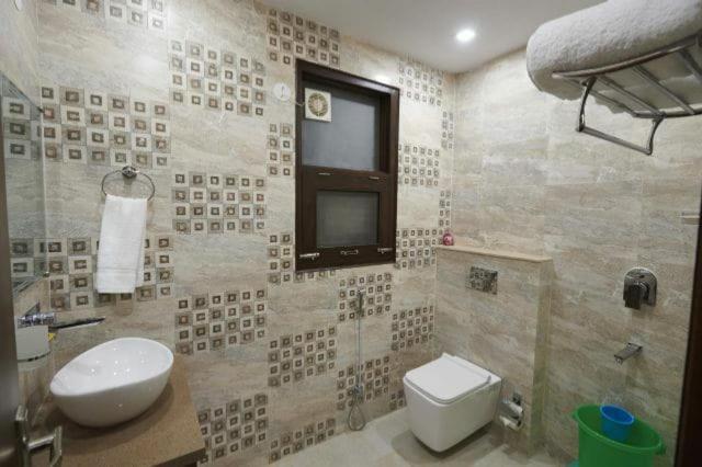 Kartikay Hotel Hisar Bagian luar foto