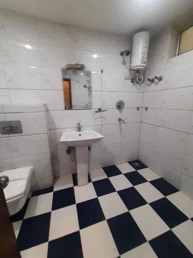 Kartikay Hotel Hisar Bagian luar foto