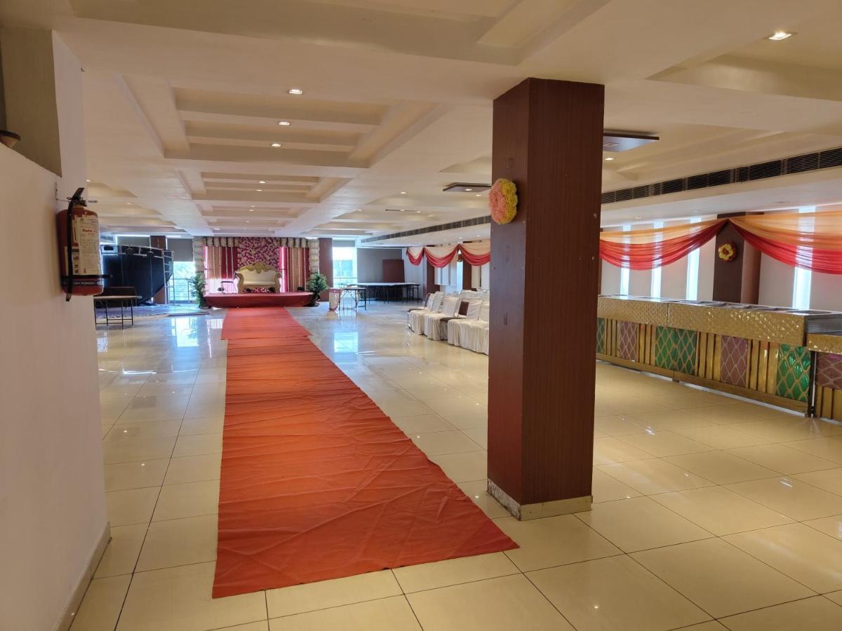 Kartikay Hotel Hisar Bagian luar foto