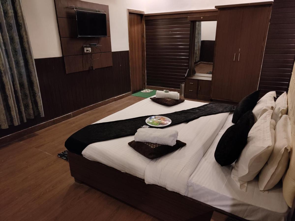 Kartikay Hotel Hisar Bagian luar foto