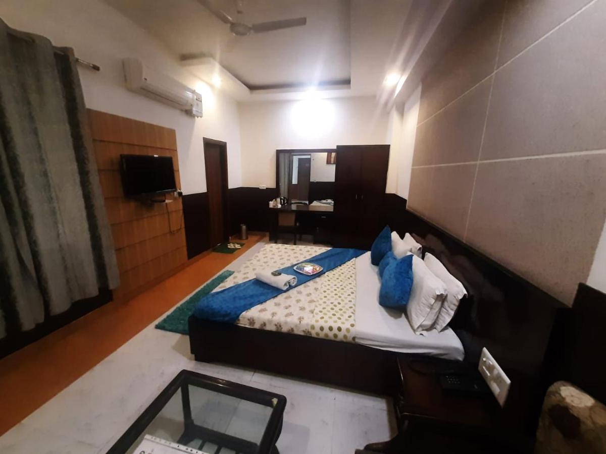 Kartikay Hotel Hisar Bagian luar foto