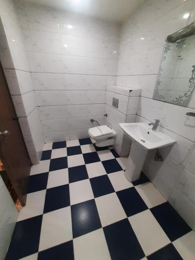 Kartikay Hotel Hisar Bagian luar foto