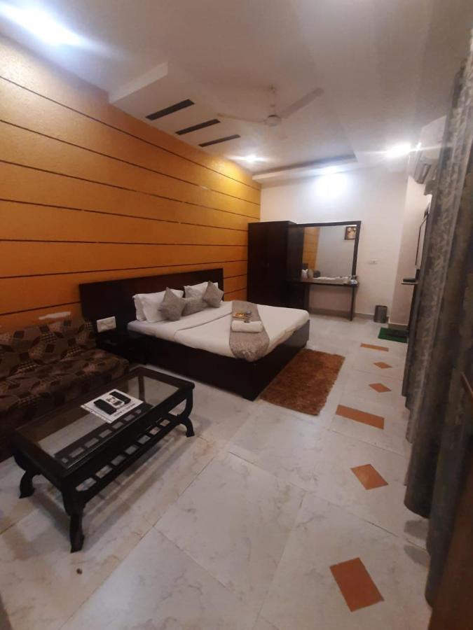 Kartikay Hotel Hisar Bagian luar foto