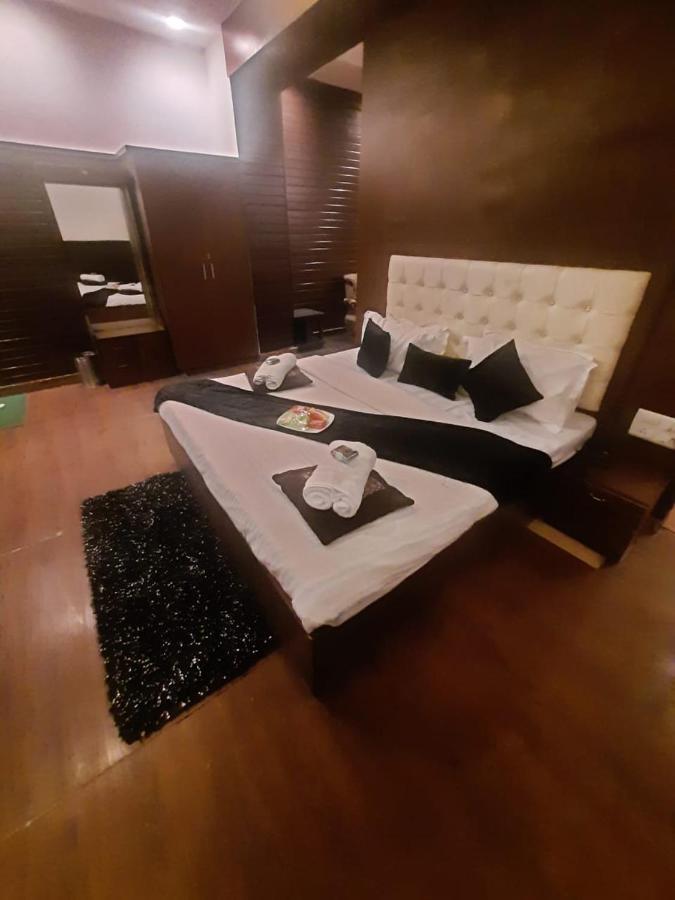 Kartikay Hotel Hisar Bagian luar foto
