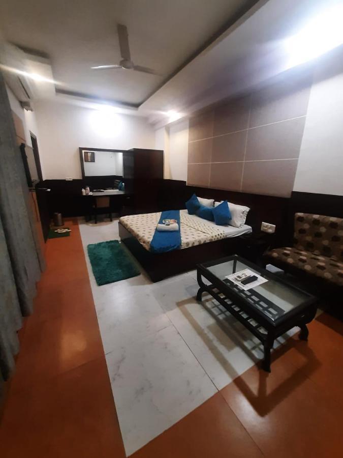 Kartikay Hotel Hisar Bagian luar foto