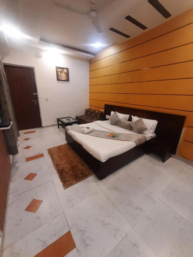 Kartikay Hotel Hisar Bagian luar foto
