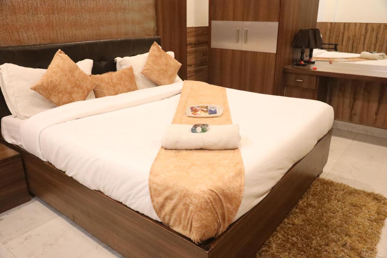 Kartikay Hotel Hisar Bagian luar foto