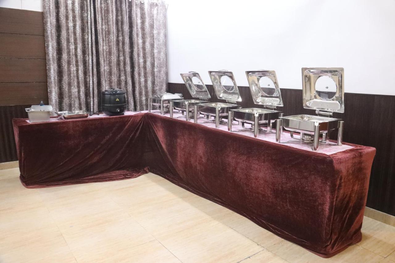 Kartikay Hotel Hisar Bagian luar foto