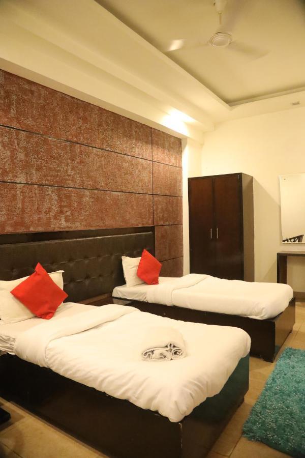 Kartikay Hotel Hisar Bagian luar foto